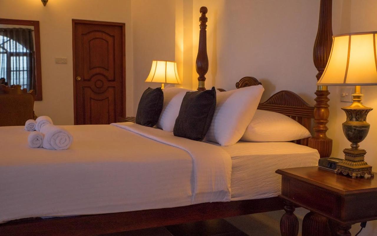 Hotel Ceylon Breeze Kandy Esterno foto