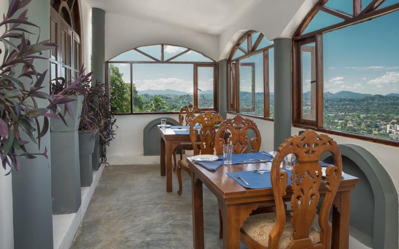 Hotel Ceylon Breeze Kandy Esterno foto