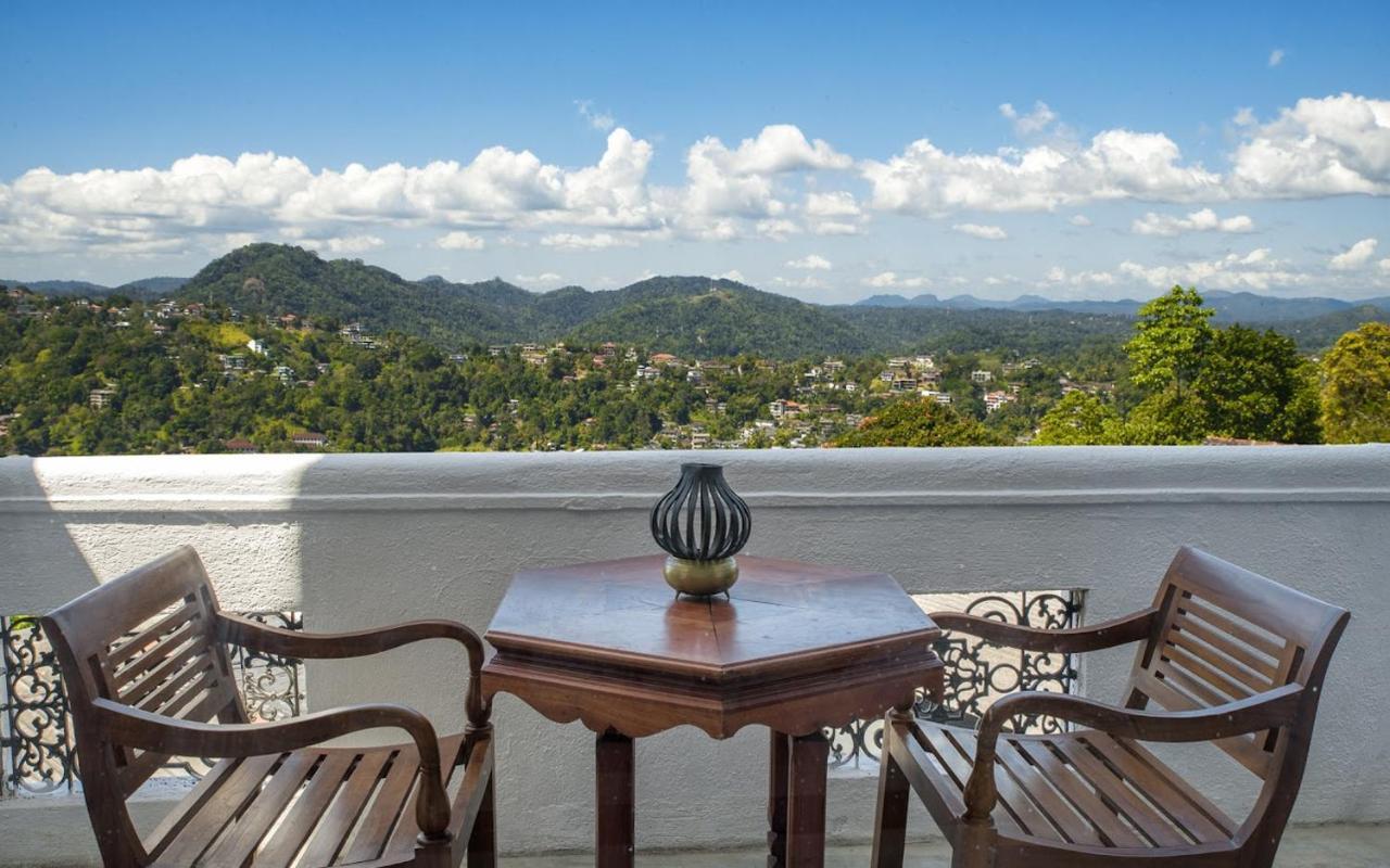 Hotel Ceylon Breeze Kandy Esterno foto