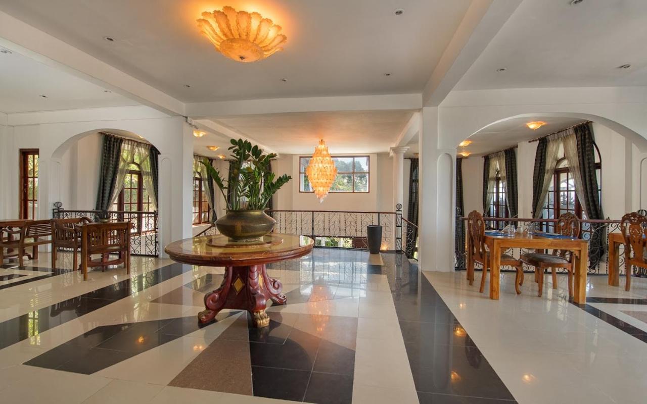 Hotel Ceylon Breeze Kandy Esterno foto