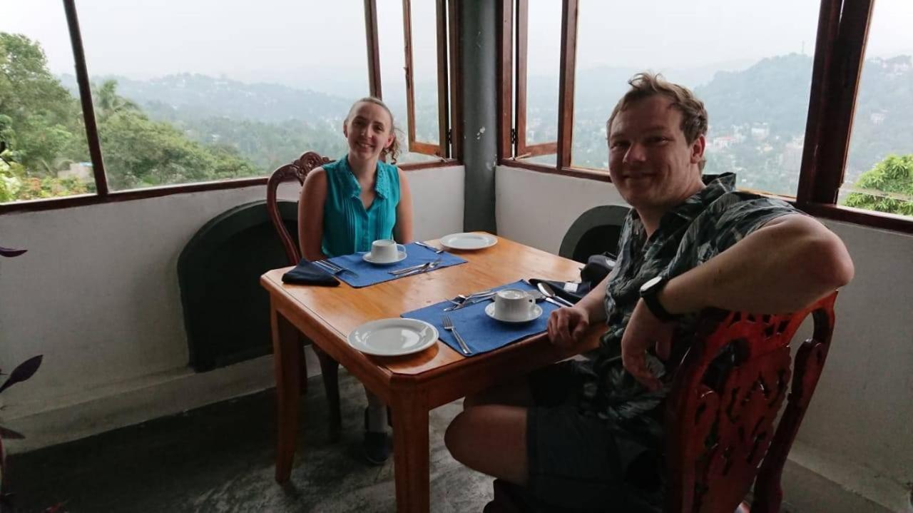Hotel Ceylon Breeze Kandy Esterno foto