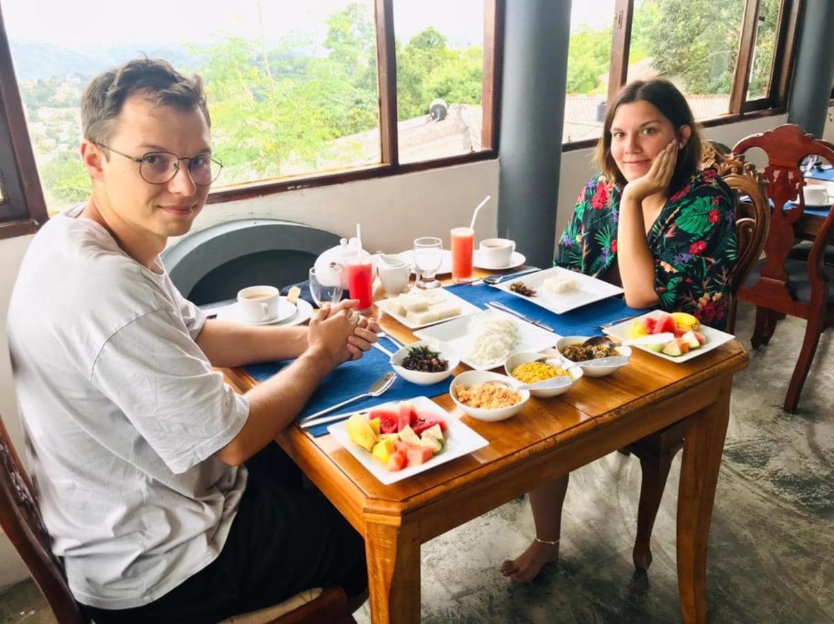 Hotel Ceylon Breeze Kandy Esterno foto