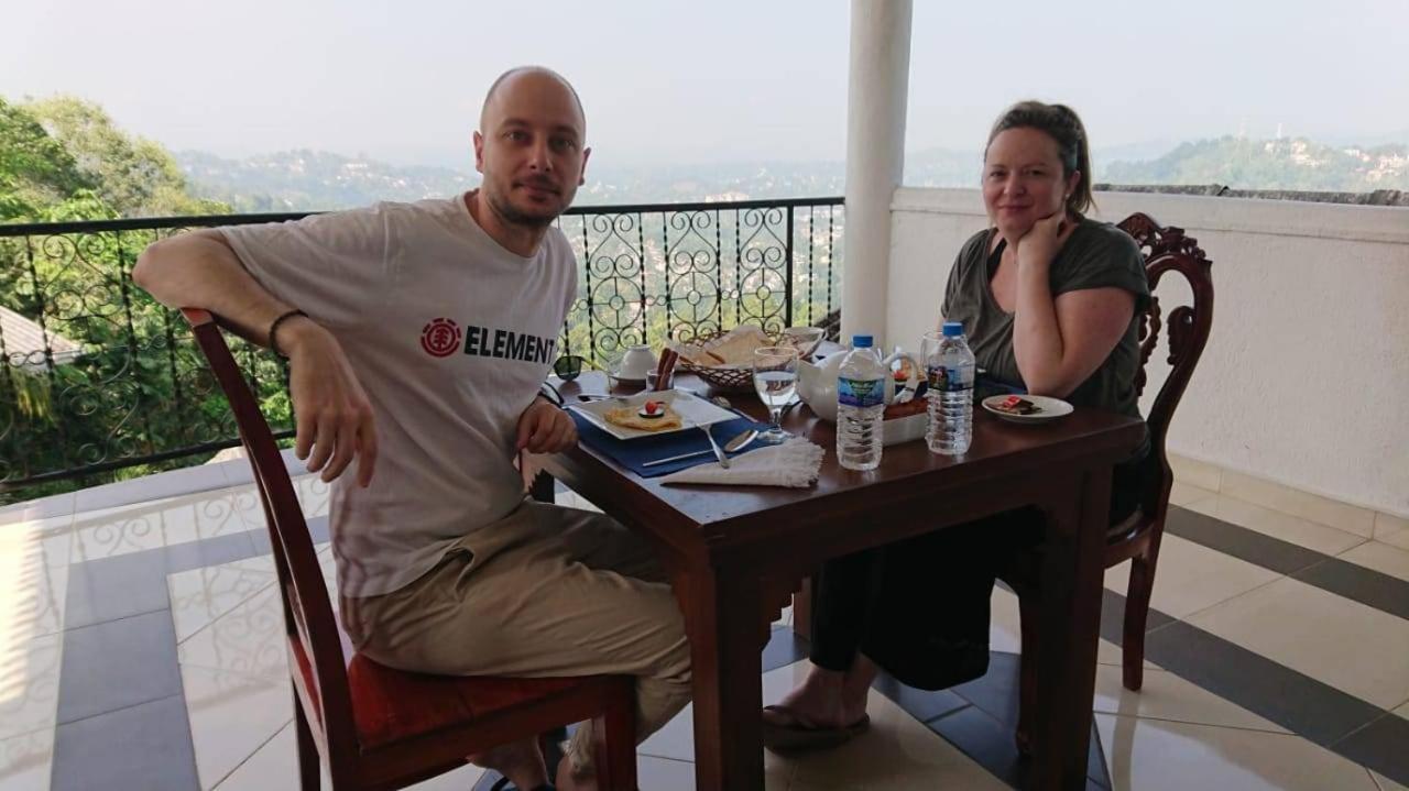 Hotel Ceylon Breeze Kandy Esterno foto