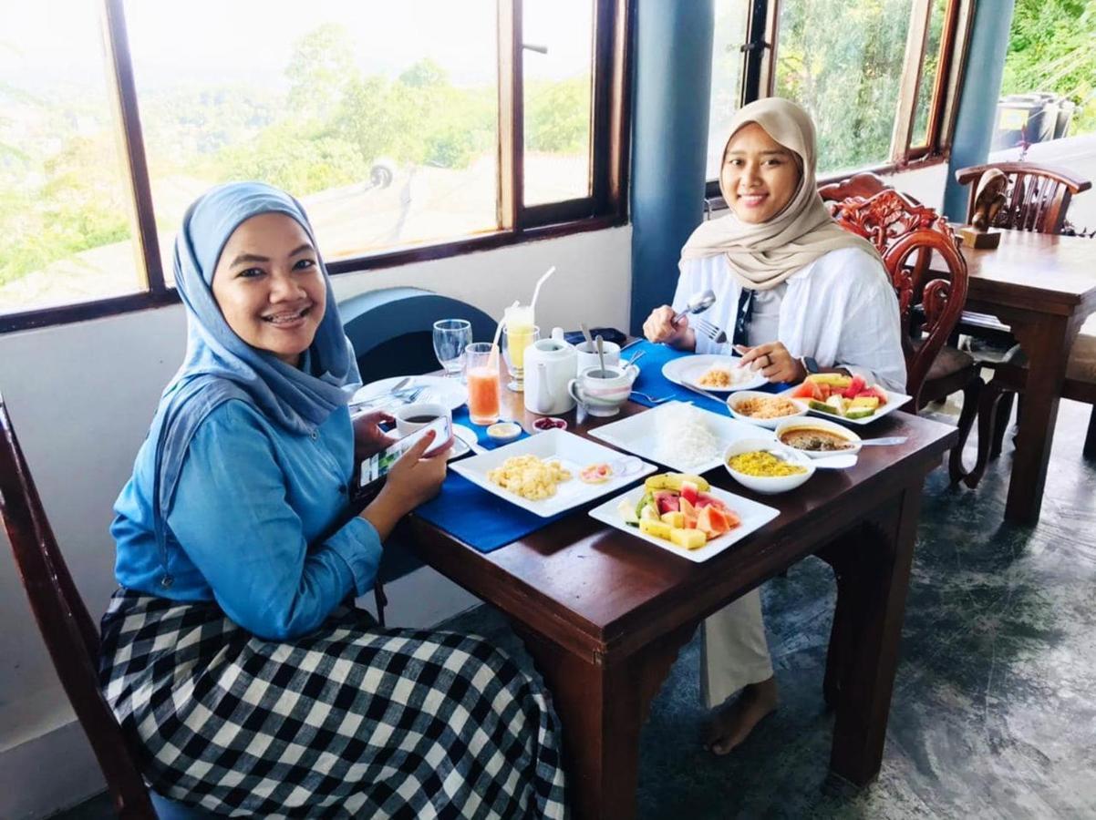 Hotel Ceylon Breeze Kandy Esterno foto