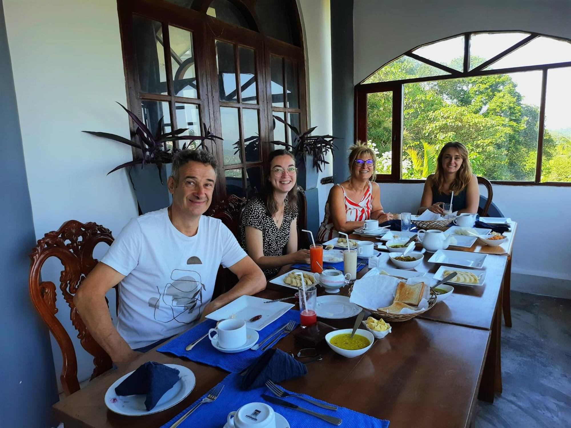 Hotel Ceylon Breeze Kandy Esterno foto